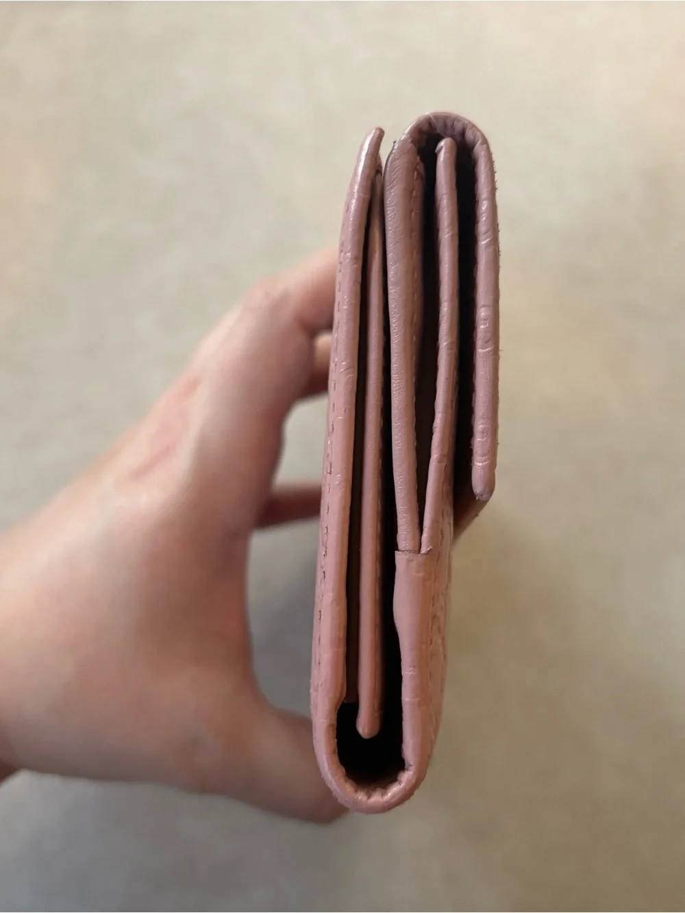 Gucci Blush Pink Embossed GG Leather Wallet - Picture 4 of 10